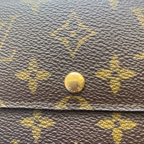 Authentic Louis Vuitton Sarah Bifold Monogram wallet - Picture 5 of 16